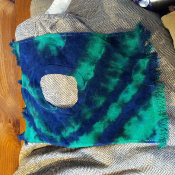 Bib - Picture 2 of 3